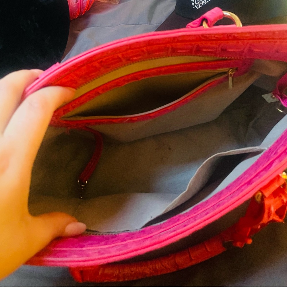 Vibrant Pink Crocodile-Embossed Women's Handbag - Picture 5 of 6
